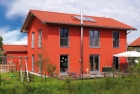 Двухэтажный дом из кирпича с террасой