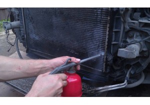 Снятие промывка и установка радиатора охлаждения двигателя